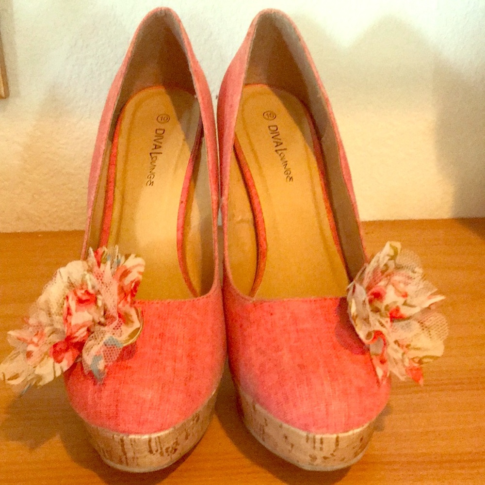 Peach/pink heels with flower